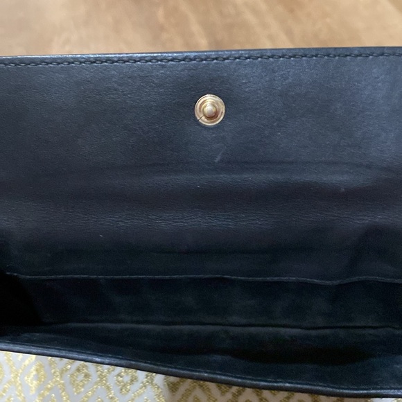Dark navy blue Gucci bi-fold wallet with heart ❤️ snap. - Picture 4 of 7